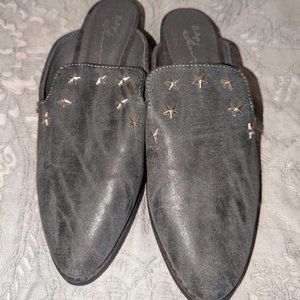 NWT Grey Leather  Size 8.5